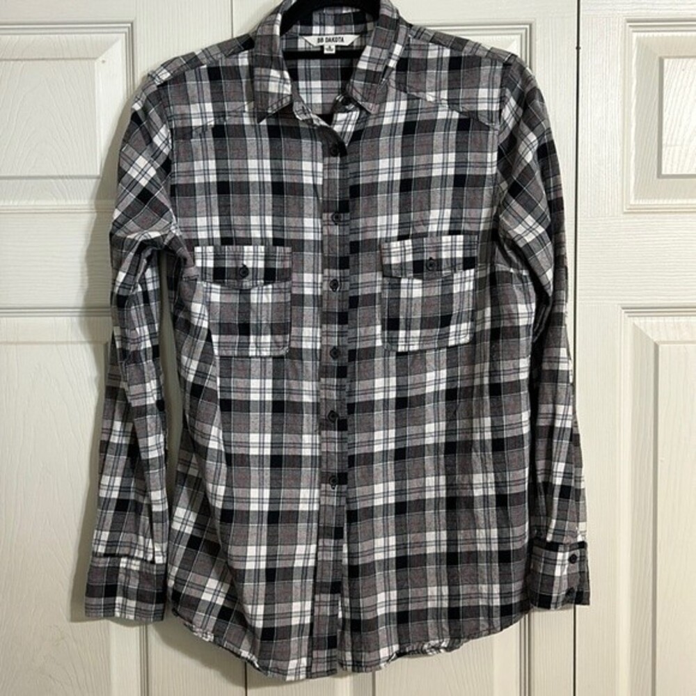 BB DAKOTA Small Black White Gray Button Down Shirt Plaid Stripes Steve Madden